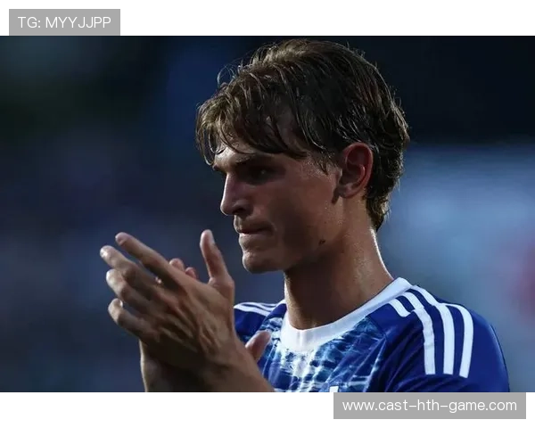 法布雷加斯赛后紧紧拥抱痛哭的尼科·帕斯,科莫错失跻身欧冠区良机